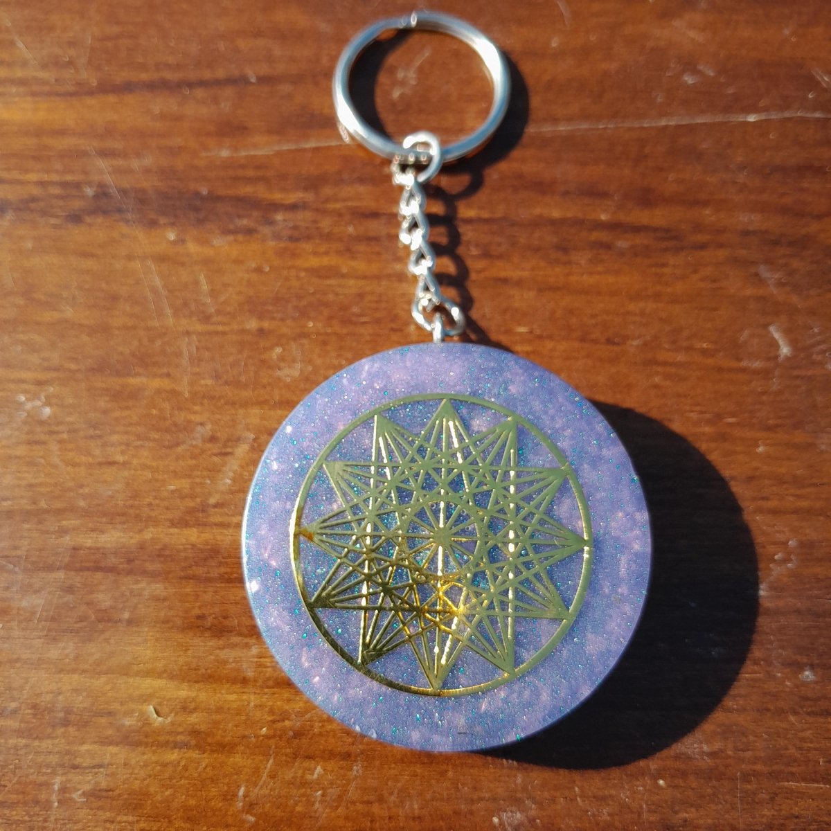 Llavero Orgonita Estrella de 12 Puntas Violeta con Shungita - Mundo Orgon