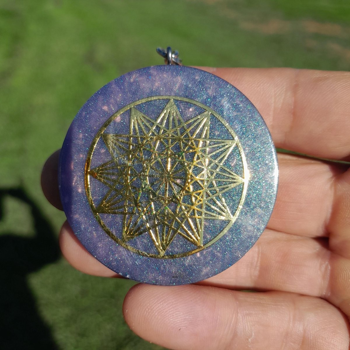 Llavero Orgonita Estrella de 12 Puntas Violeta con Shungita - Mundo Orgon