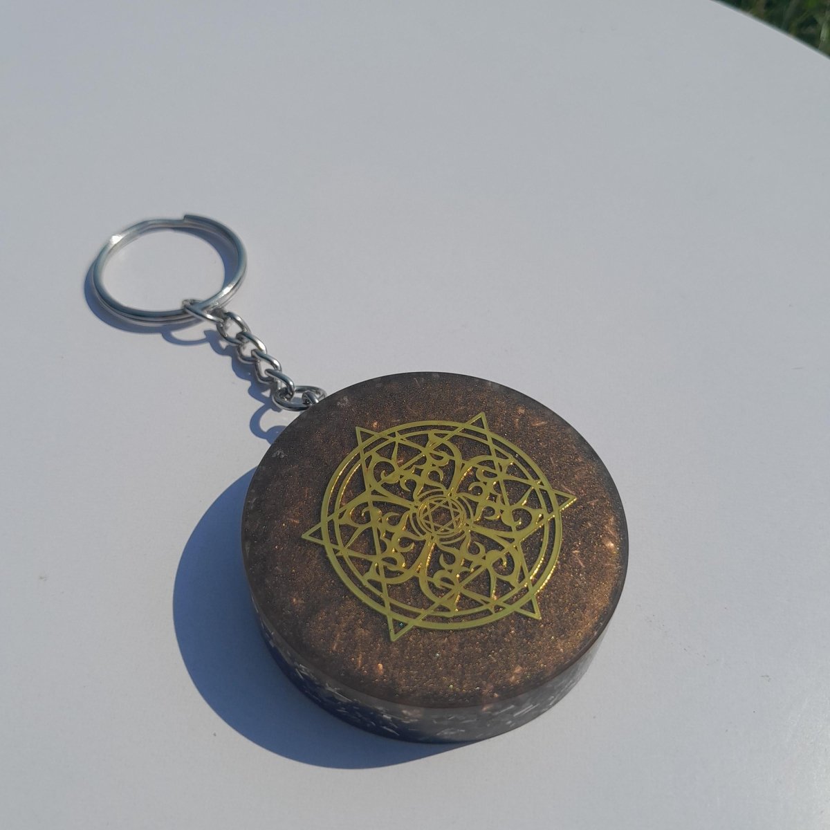 Llavero Orgonita Estrella de 6 Puntas Marrón con Shunguita - Mundo Orgon