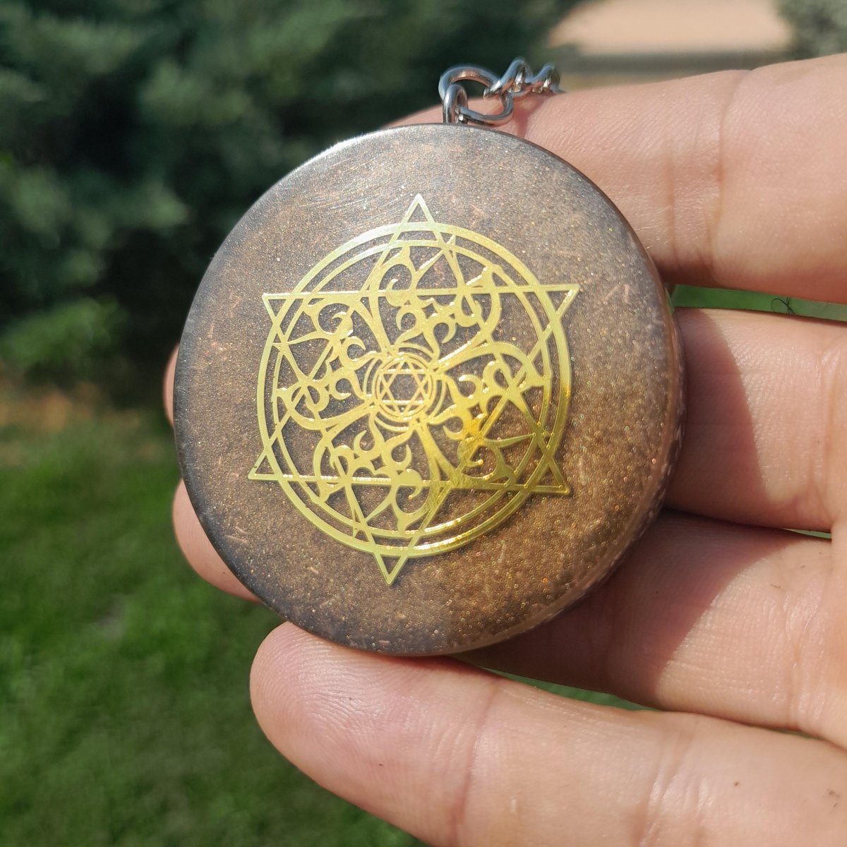 Llavero Orgonita Estrella de 6 Puntas Marrón con Shunguita - Mundo Orgon