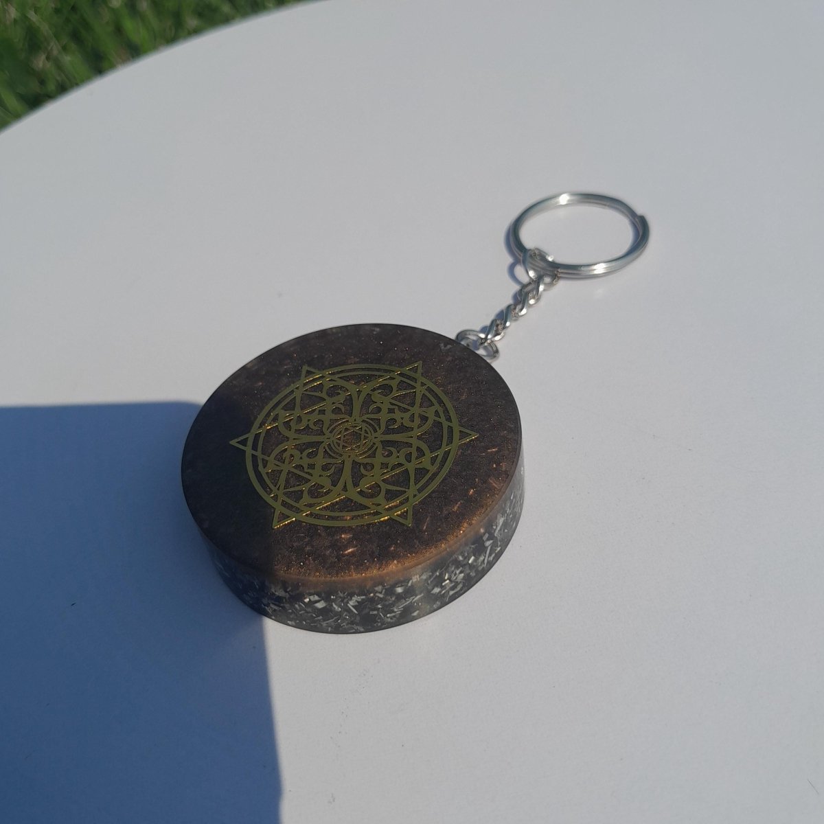 Llavero Orgonita Estrella de 6 Puntas Marrón con Shunguita - Mundo Orgon