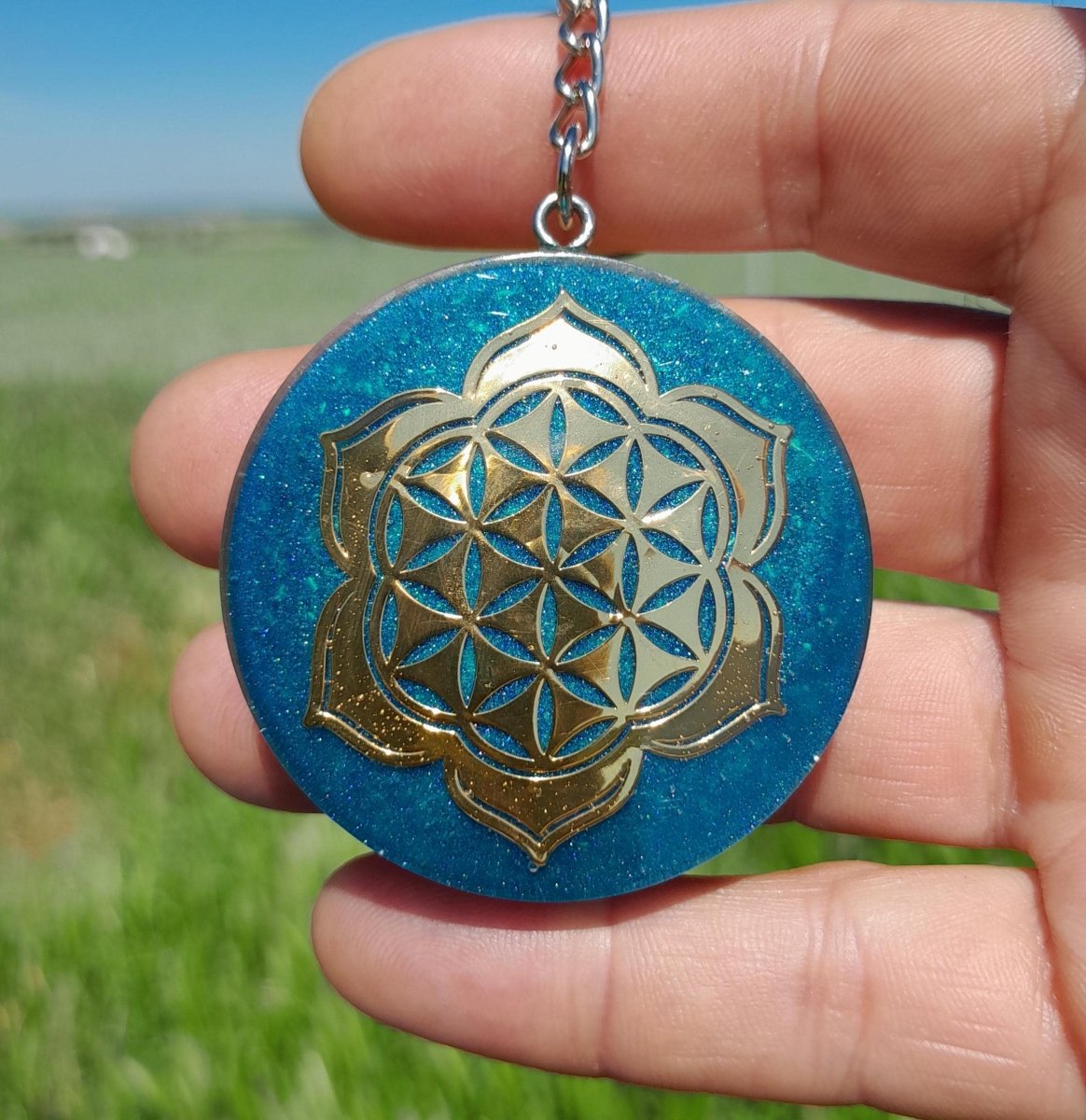 Llavero Orgonita Flor de la Vida con Flor de Loto Azul con Shunguita - Mundo Orgon