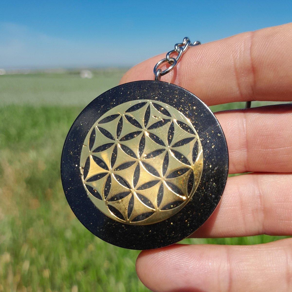 Llavero Orgonita Flor de la Vida con Shunguita - Mundo Orgon