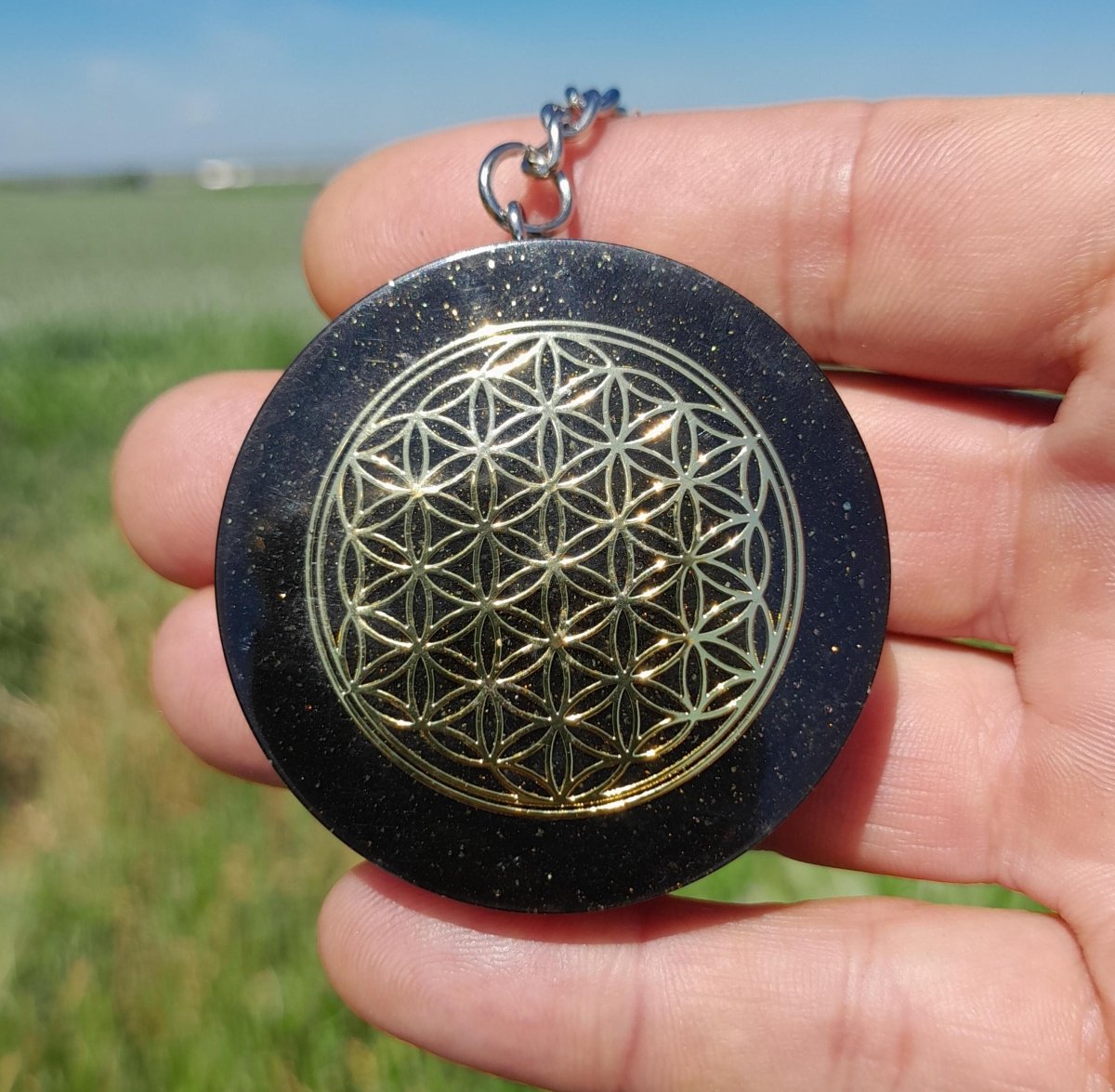 Llavero Orgonita Flor de la Vida con Shunguita en Polvo - Mundo Orgon