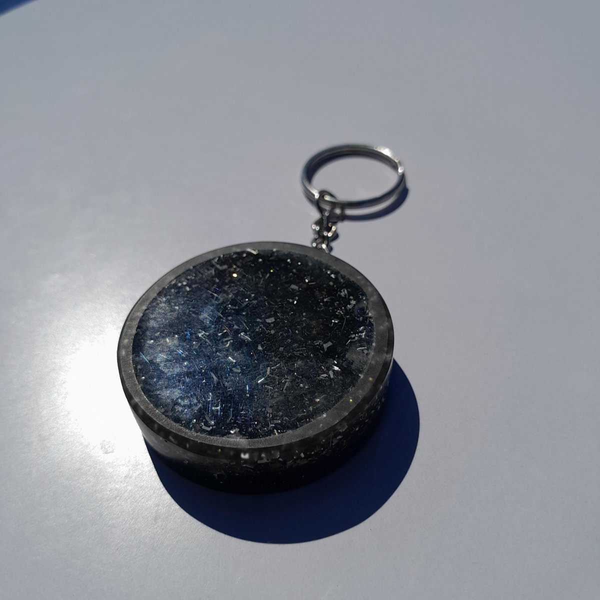 Llavero Orgonita Flor de la Vida con Shunguita en Polvo - Mundo Orgon