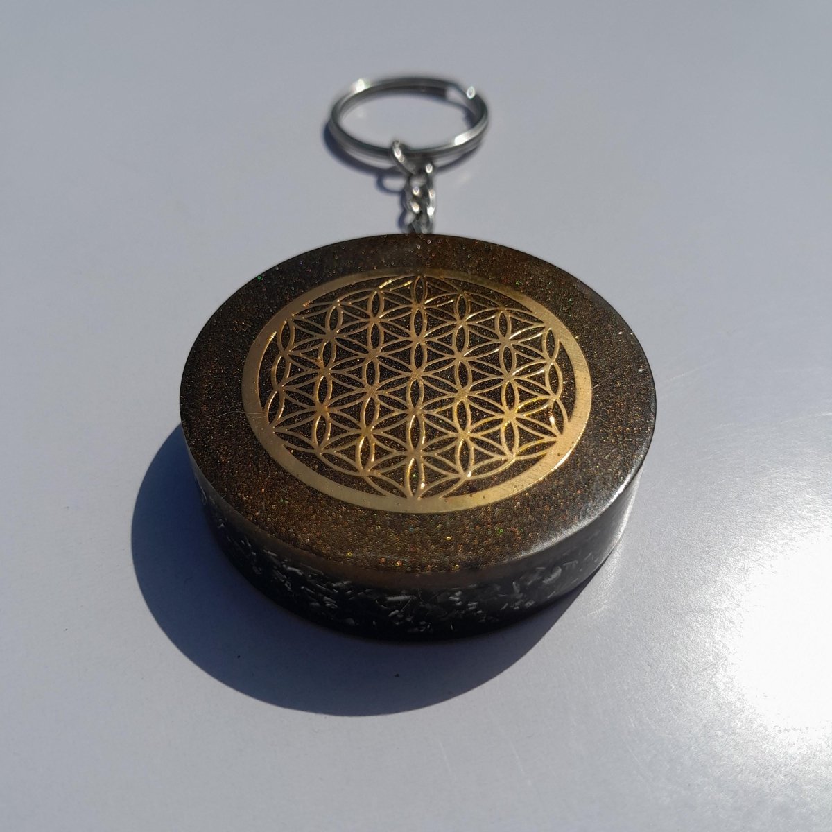 Llavero Orgonita Flor de la Vida Marrón con Shunguita - Mundo Orgon