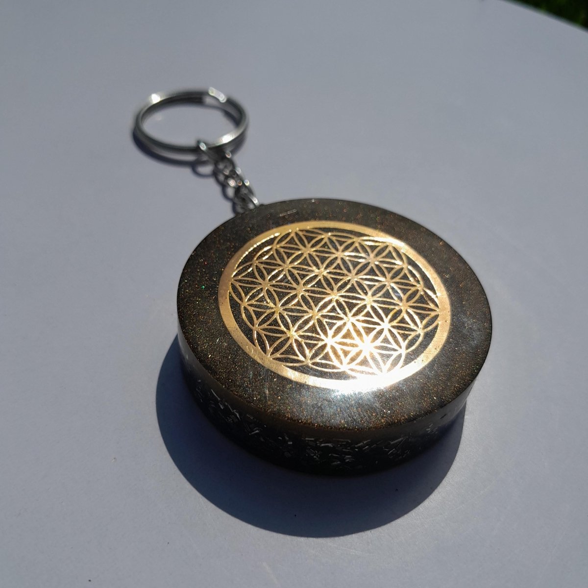 Llavero Orgonita Flor de la Vida Marrón con Shunguita - Mundo Orgon