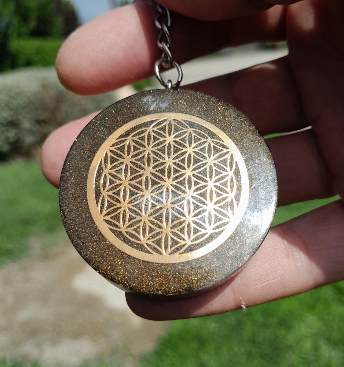 Llavero Orgonita Flor de la Vida Marrón con Shunguita - Mundo Orgon