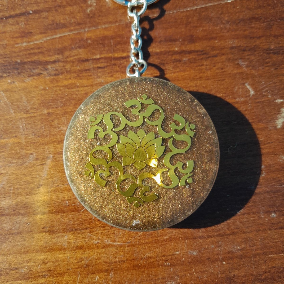 Llavero Orgonita Flor de Loto con Shunguita - Protector 5G - Mundo Orgon