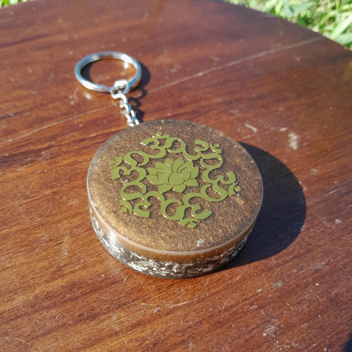 Llavero Orgonita Flor de Loto con Shunguita - Protector 5G - Mundo Orgon