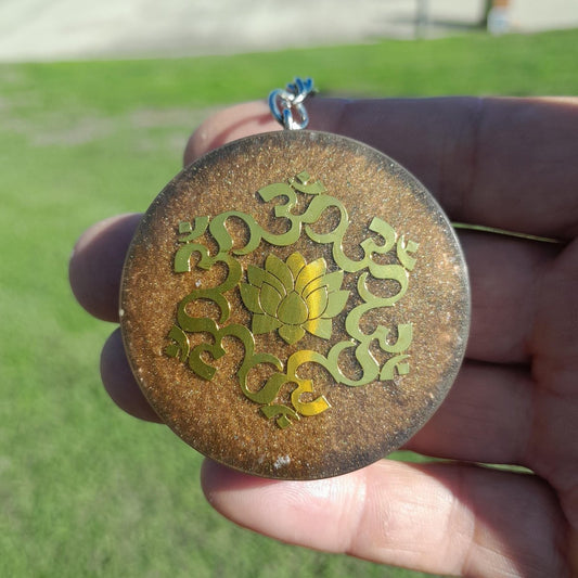 Llavero Orgonita Flor de Loto con Shunguita - Protector 5G - Mundo Orgon