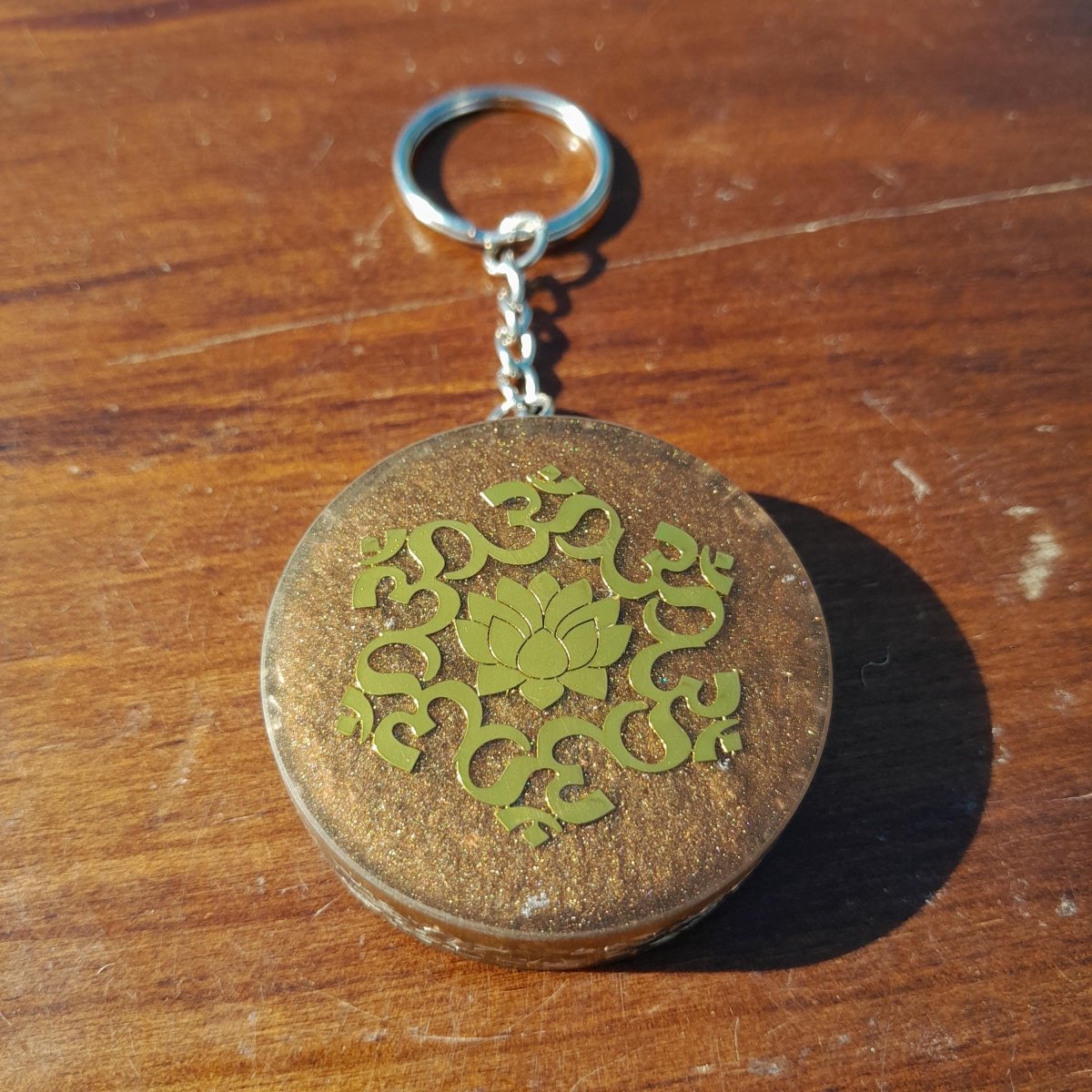 Llavero Orgonita Flor de Loto con Shunguita - Protector 5G - Mundo Orgon