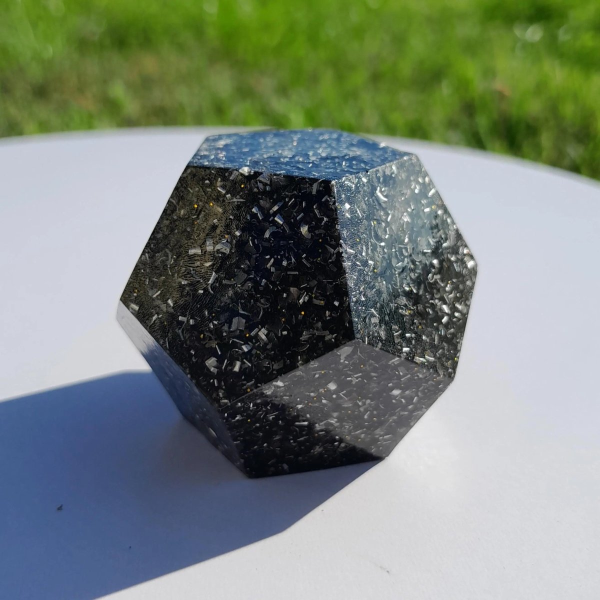 Mini Dodecaedro Orgonita con Shunguita en Polvo - Mundo Orgon