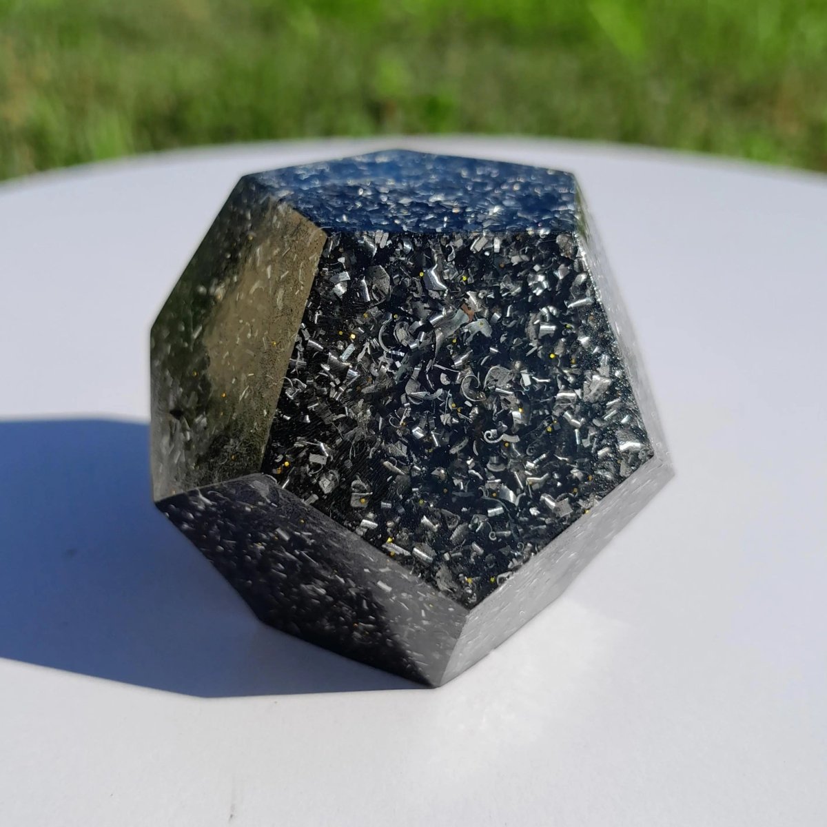 Mini Dodecaedro Orgonita con Shunguita en Polvo - Mundo Orgon