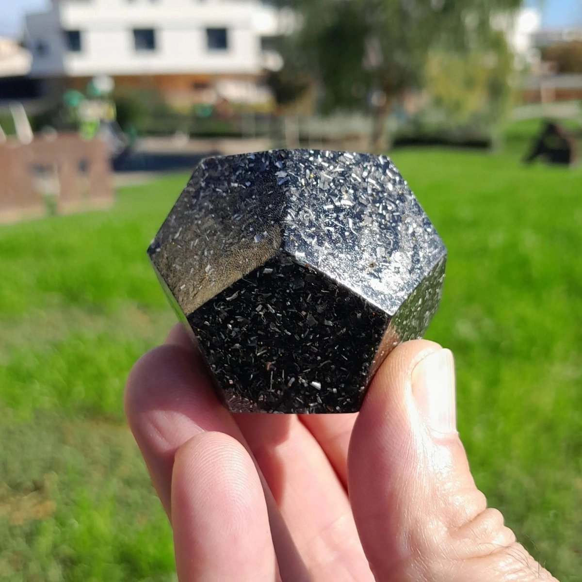 Mini Dodecaedro Orgonita con Shunguita en Polvo - Mundo Orgon