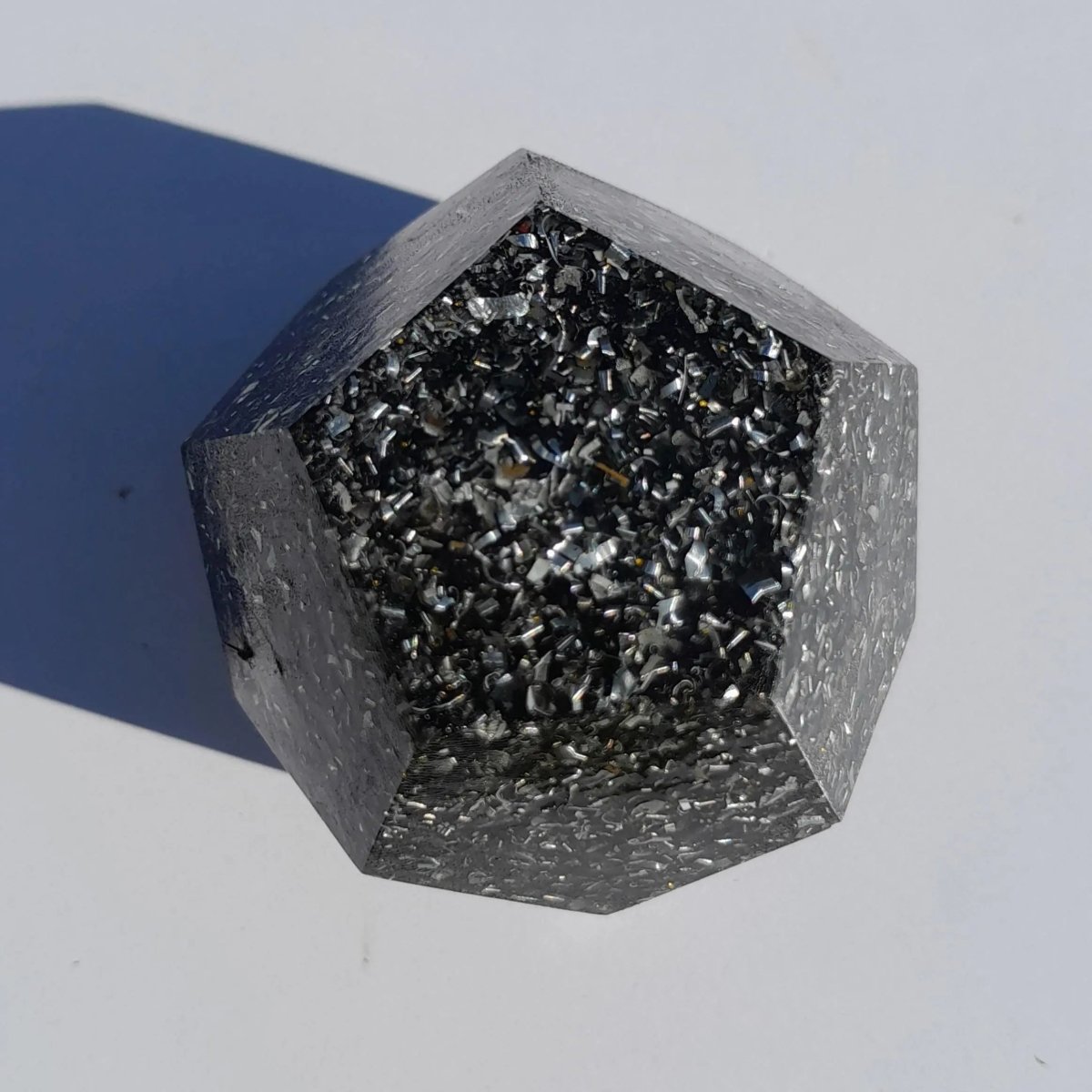 Mini Dodecaedro Orgonita con Shunguita en Polvo - Mundo Orgon