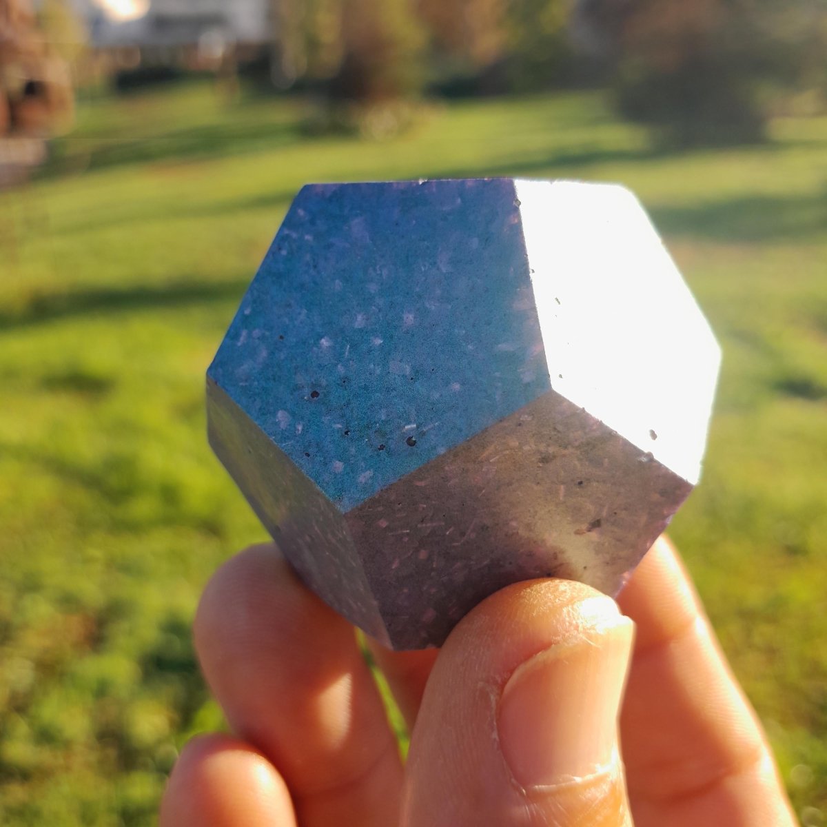 Mini Dodecaedro Orgonita Violeta con Pigmentos de Mica - Mundo Orgon