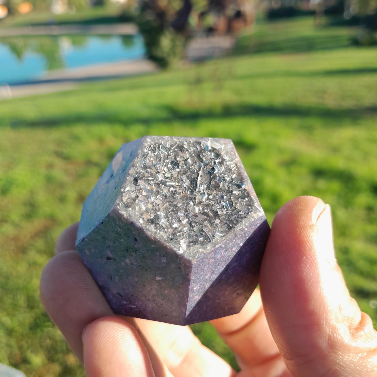 Mini Dodecaedro Orgonita Violeta con Pigmentos de Mica - Mundo Orgon