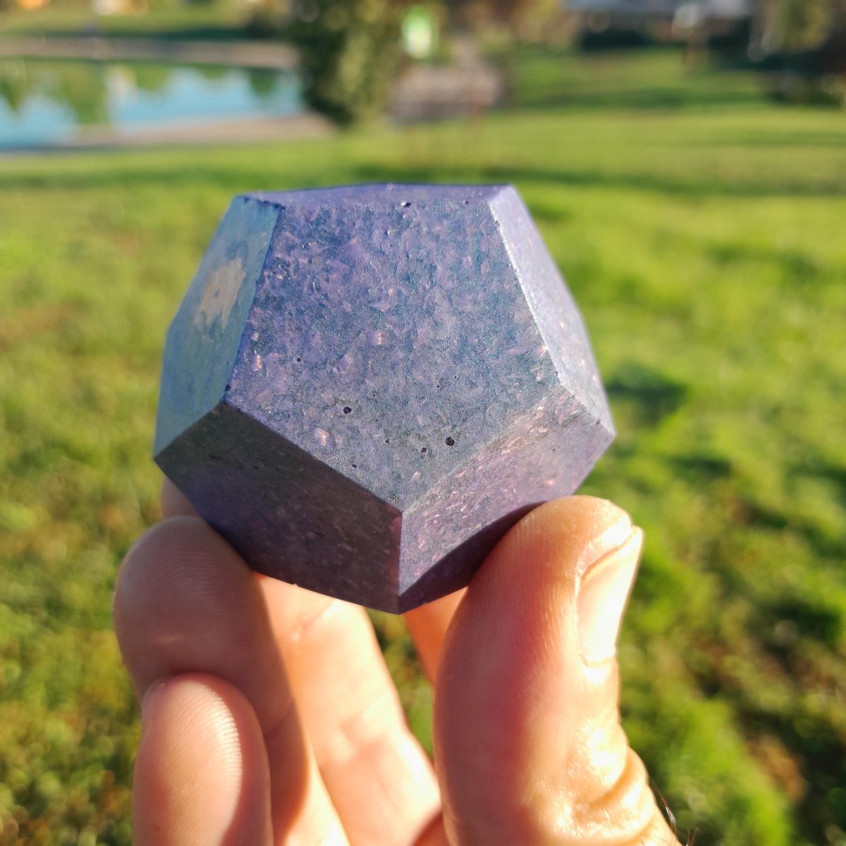 Mini Dodecaedro Orgonita Violeta con Pigmentos de Mica - Mundo Orgon