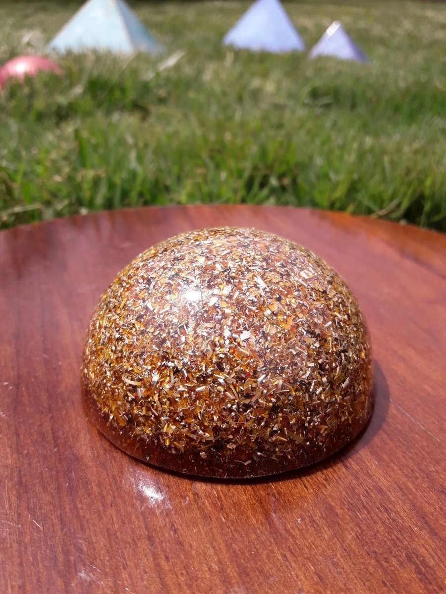Orgonita Semiesfera Color Caramelo - Mundo Orgon