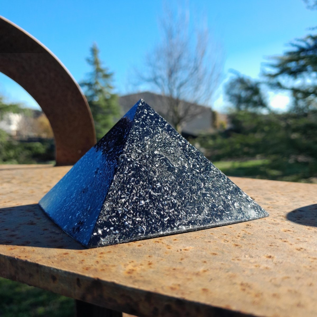 Pirámide de Orgonita con Shungita - 90mm - Mundo Orgon LTD