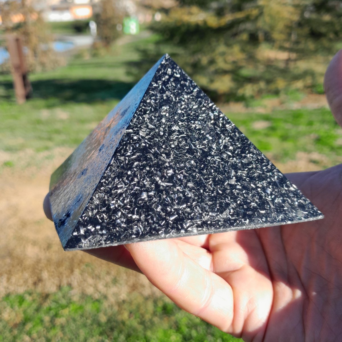 Pirámide de Orgonita con Shungita - 90mm - Mundo Orgon LTD