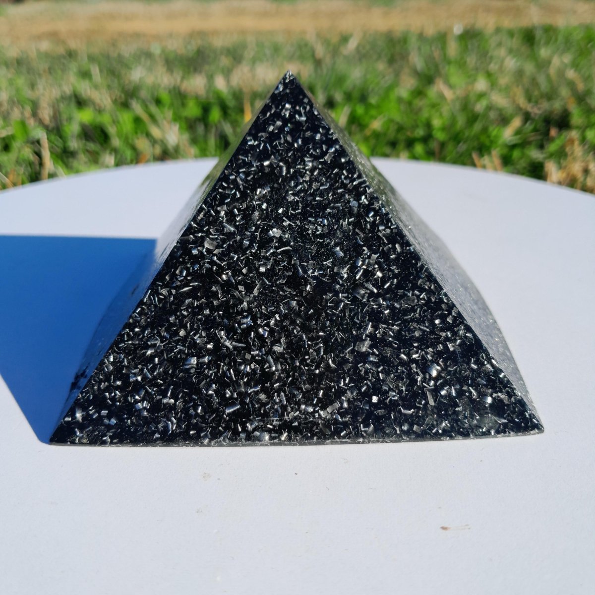 Pirámide de Orgonita con Shungita - 90mm - Mundo Orgon LTD