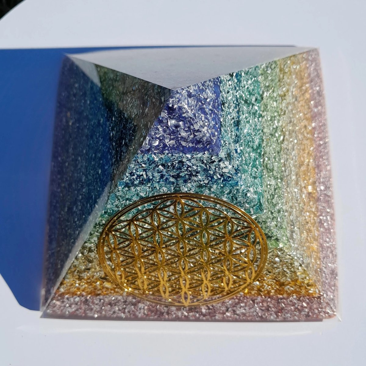 Pirámide Orgonita 7 Chakras - Flor de la Vida - 140mm de Base - Mundo Orgon