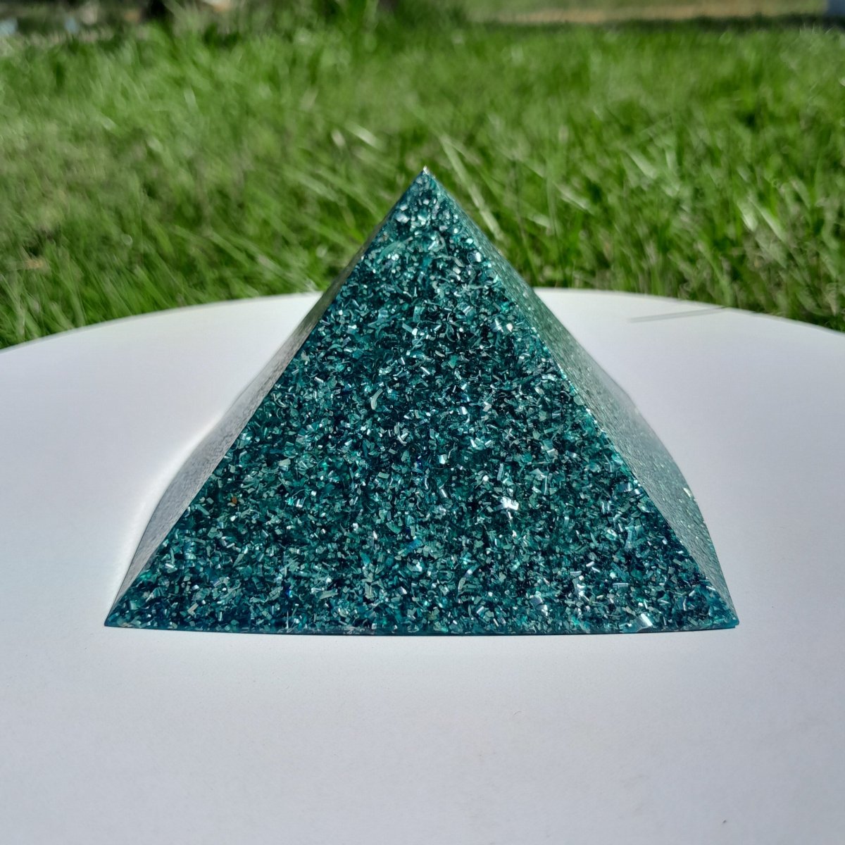 Pirámide Orgonita Básica 90 mm – Color Azul - Mundo Orgon LTD