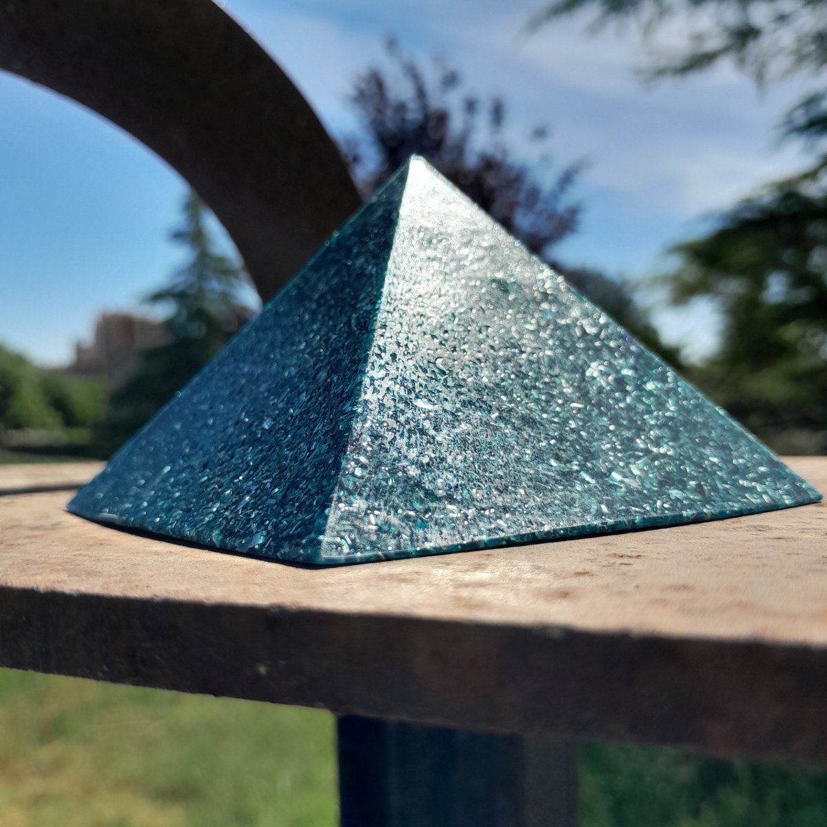 Pirámide Orgonita Básica 90 mm – Color Azul - Mundo Orgon LTD
