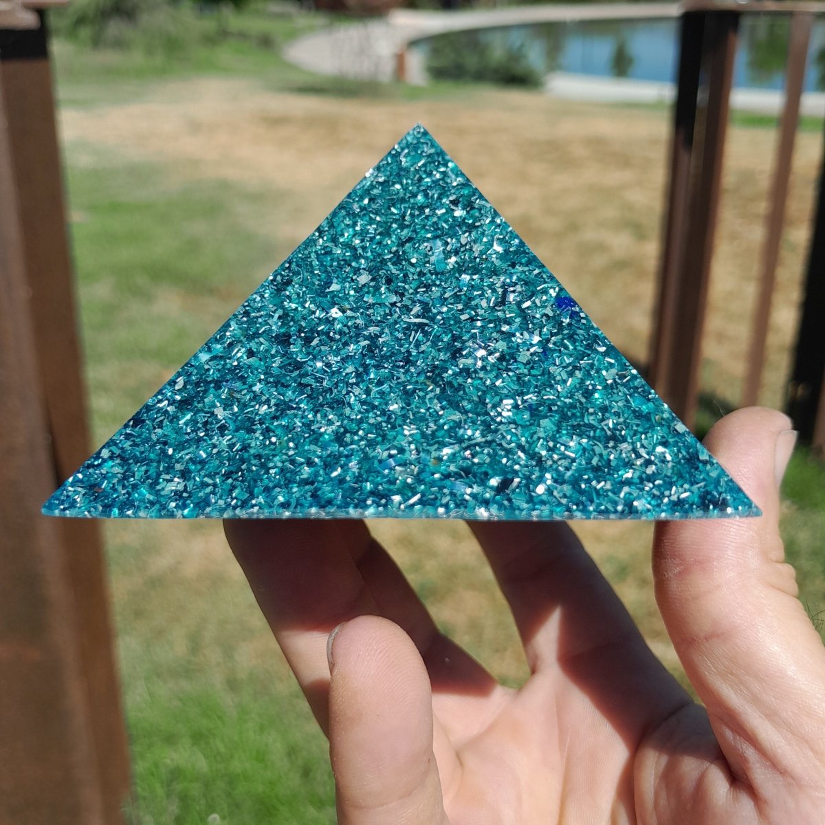 Pirámide Orgonita Básica 90 mm – Color Azul - Mundo Orgon LTD