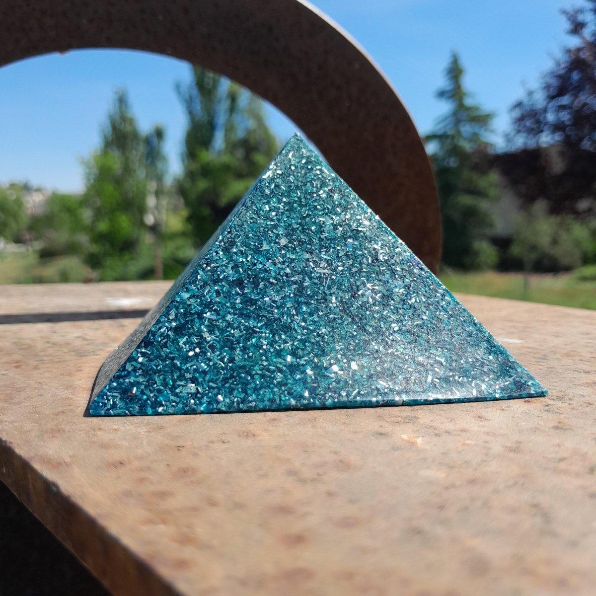 Pirámide Orgonita Básica 90 mm – Color Azul - Mundo Orgon LTD