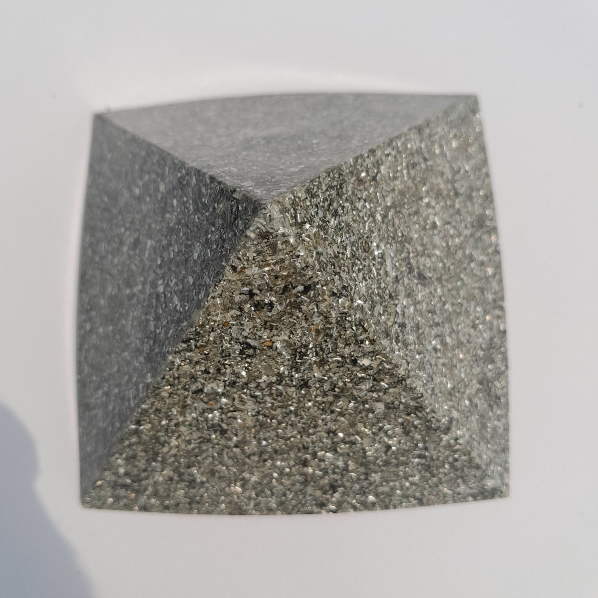 Pirámide Orgonita Básica 90 mm – Color Gris - Mundo Orgon LTD