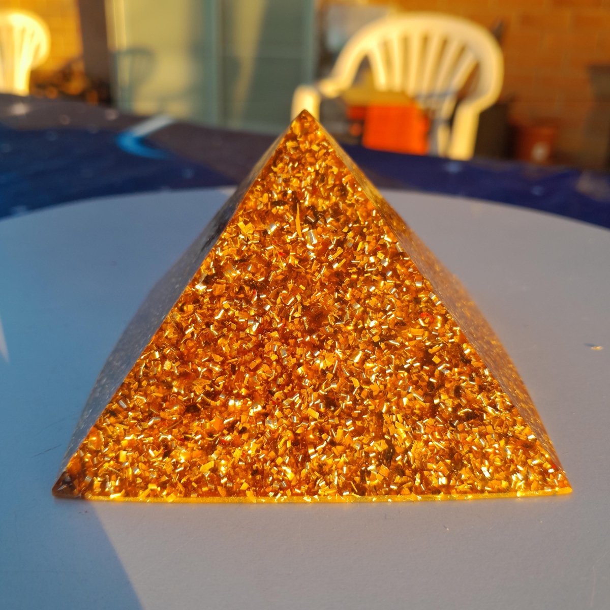 Pirámide Orgonita Básica 90 mm – Color Marrón - Mundo Orgon