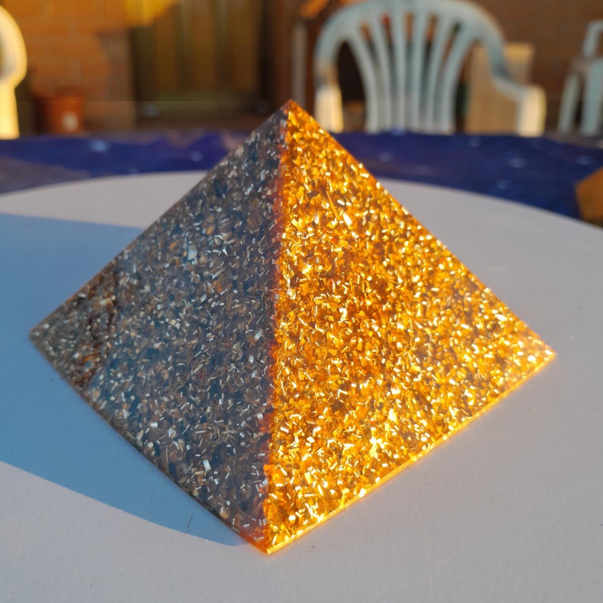 Pirámide Orgonita Básica 90 mm – Color Marrón - Mundo Orgon