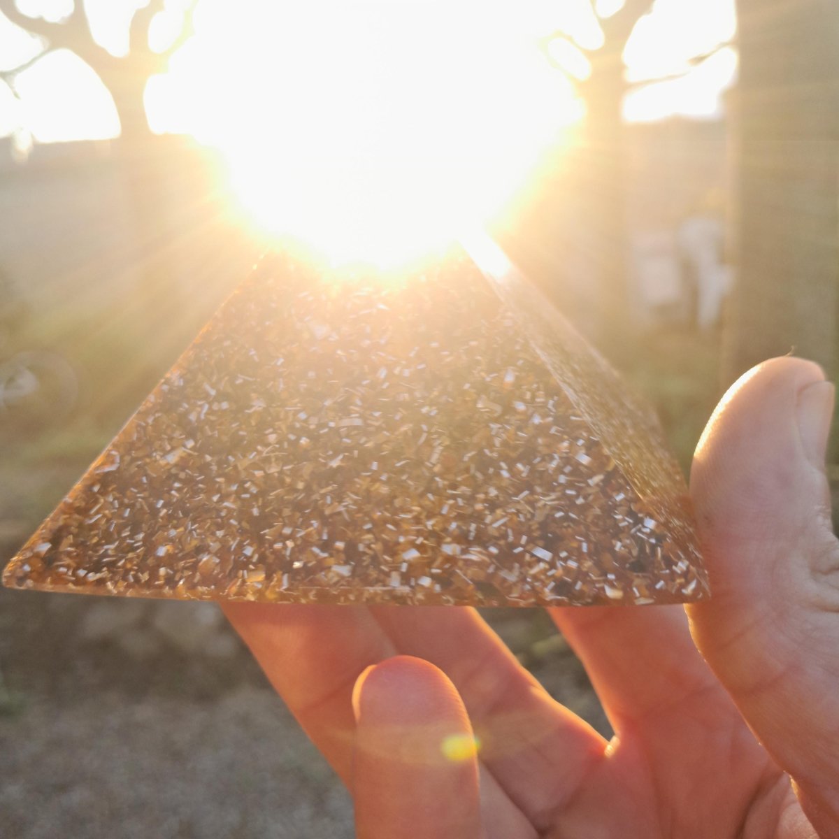 Pirámide Orgonita Básica 90 mm – Color Marrón - Mundo Orgon