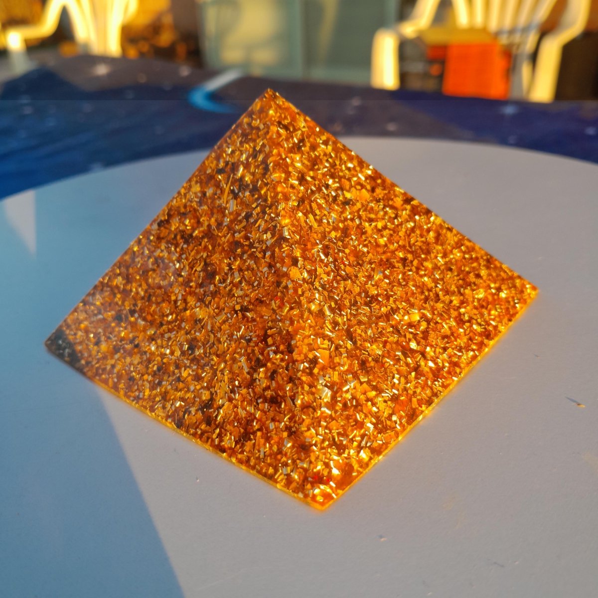 Pirámide Orgonita Básica 90 mm – Color Marrón - Mundo Orgon