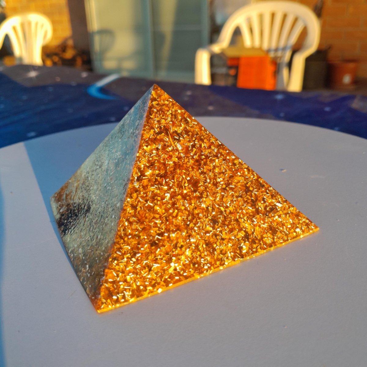 Pirámide Orgonita Básica 90 mm – Color Marrón - Mundo Orgon