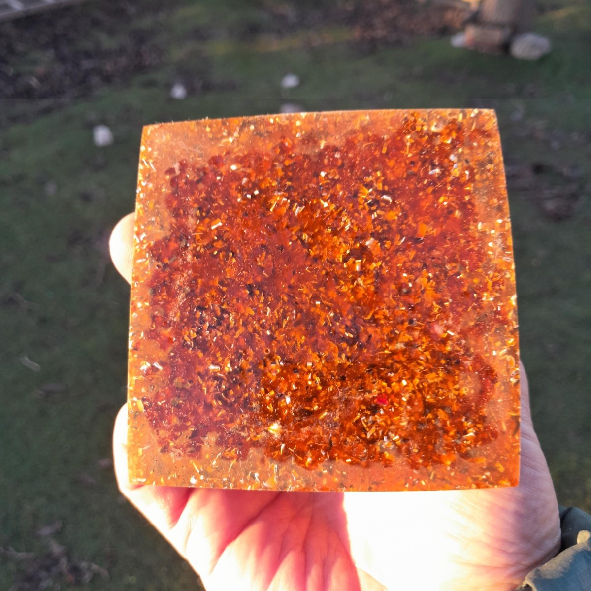 Pirámide Orgonita Básica 90 mm – Color Marrón - Mundo Orgon