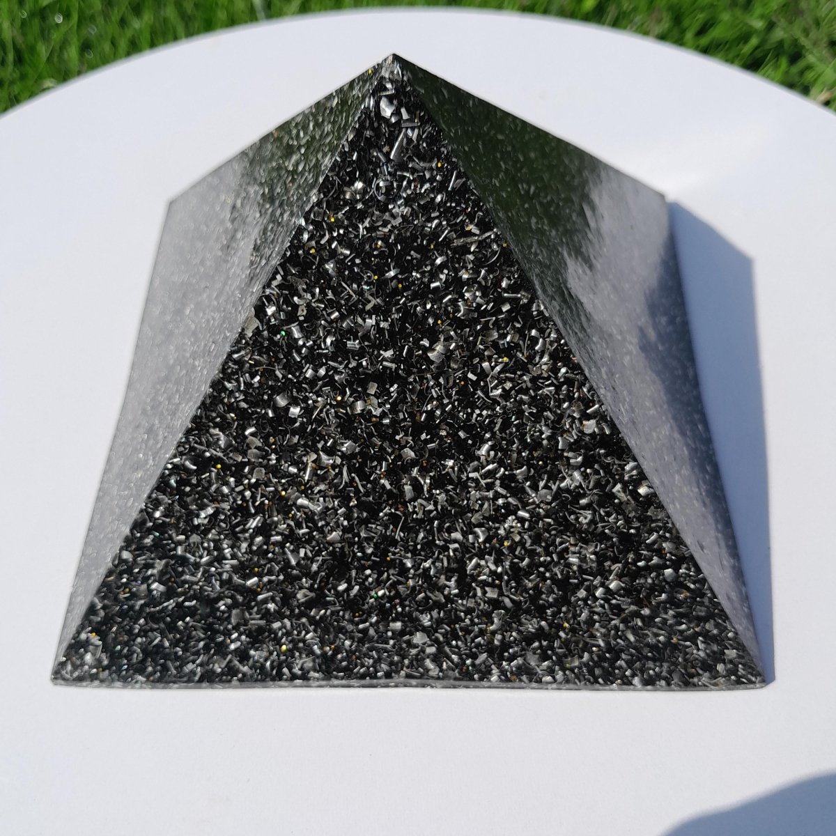 Pirámide Orgonita Basica con Shungita - 120mm Base - Mundo Orgon