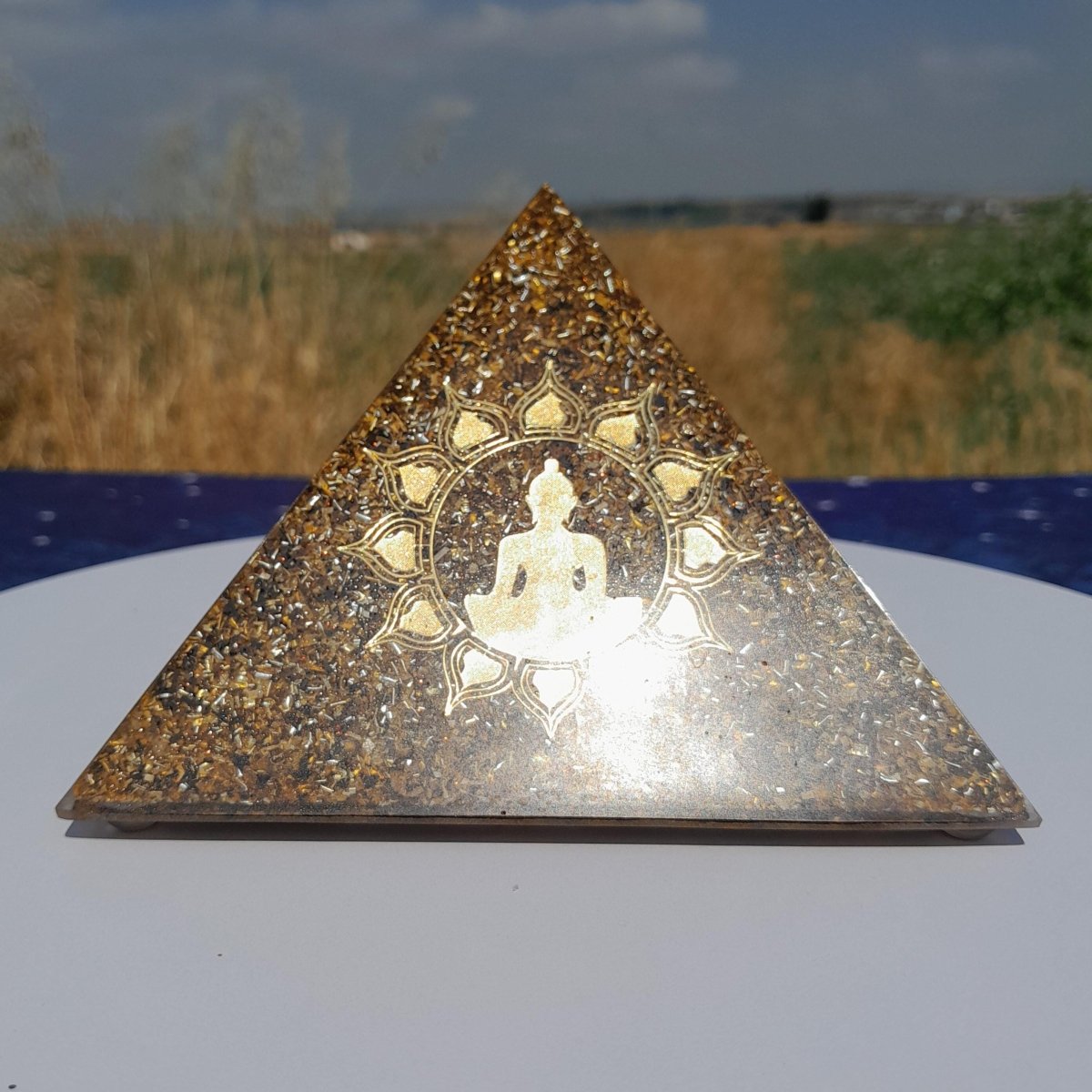 Piramide Orgonita Buda con Flor de Loto Marrón - 140mm Base - Mundo Orgon