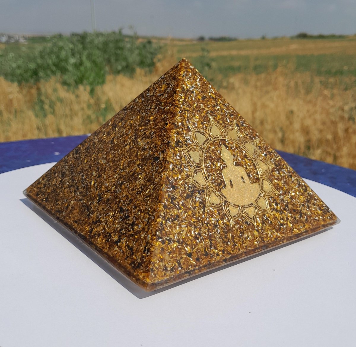 Piramide Orgonita Buda con Flor de Loto Marrón - 140mm Base - Mundo Orgon