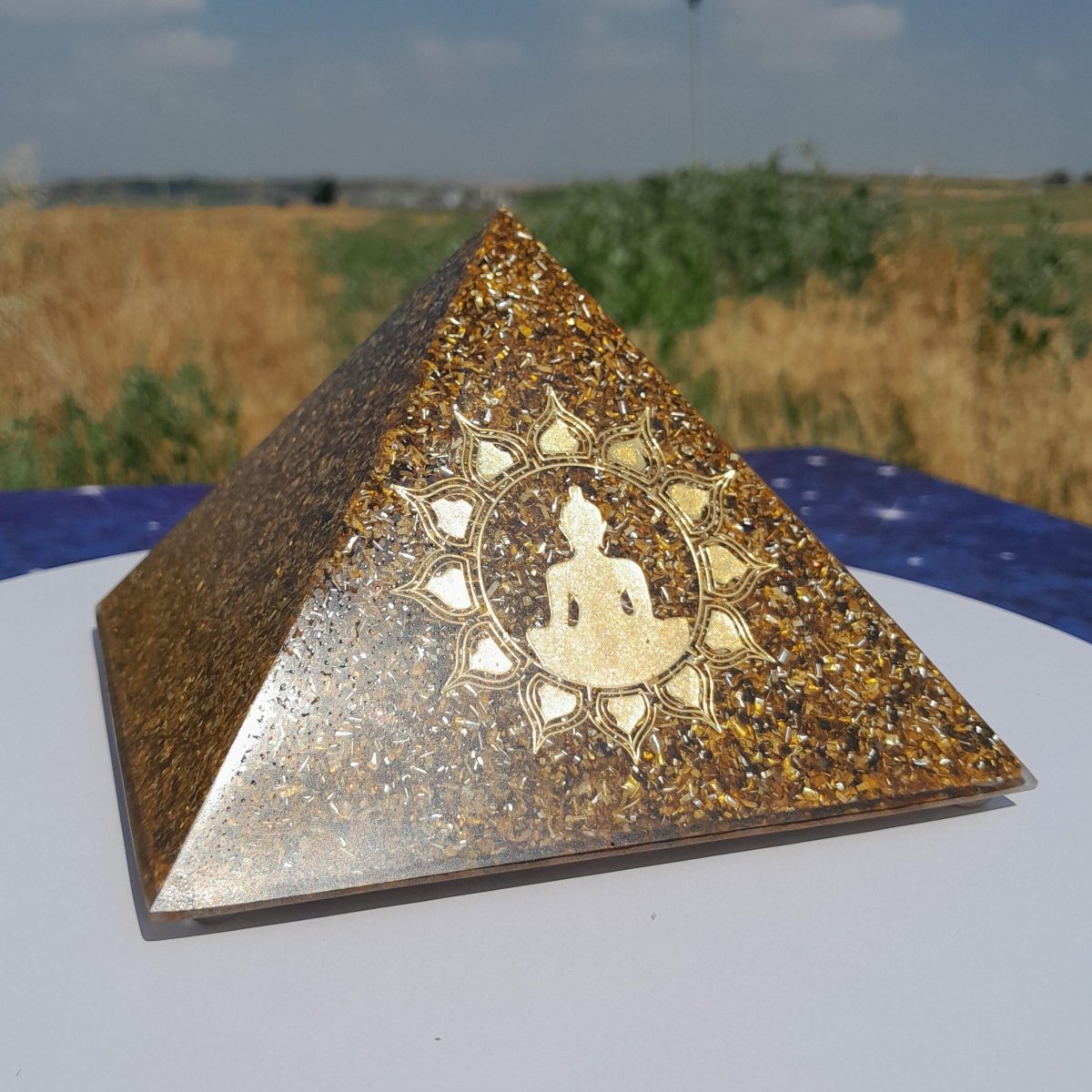 Piramide Orgonita Buda con Flor de Loto Marrón - 140mm Base - Mundo Orgon