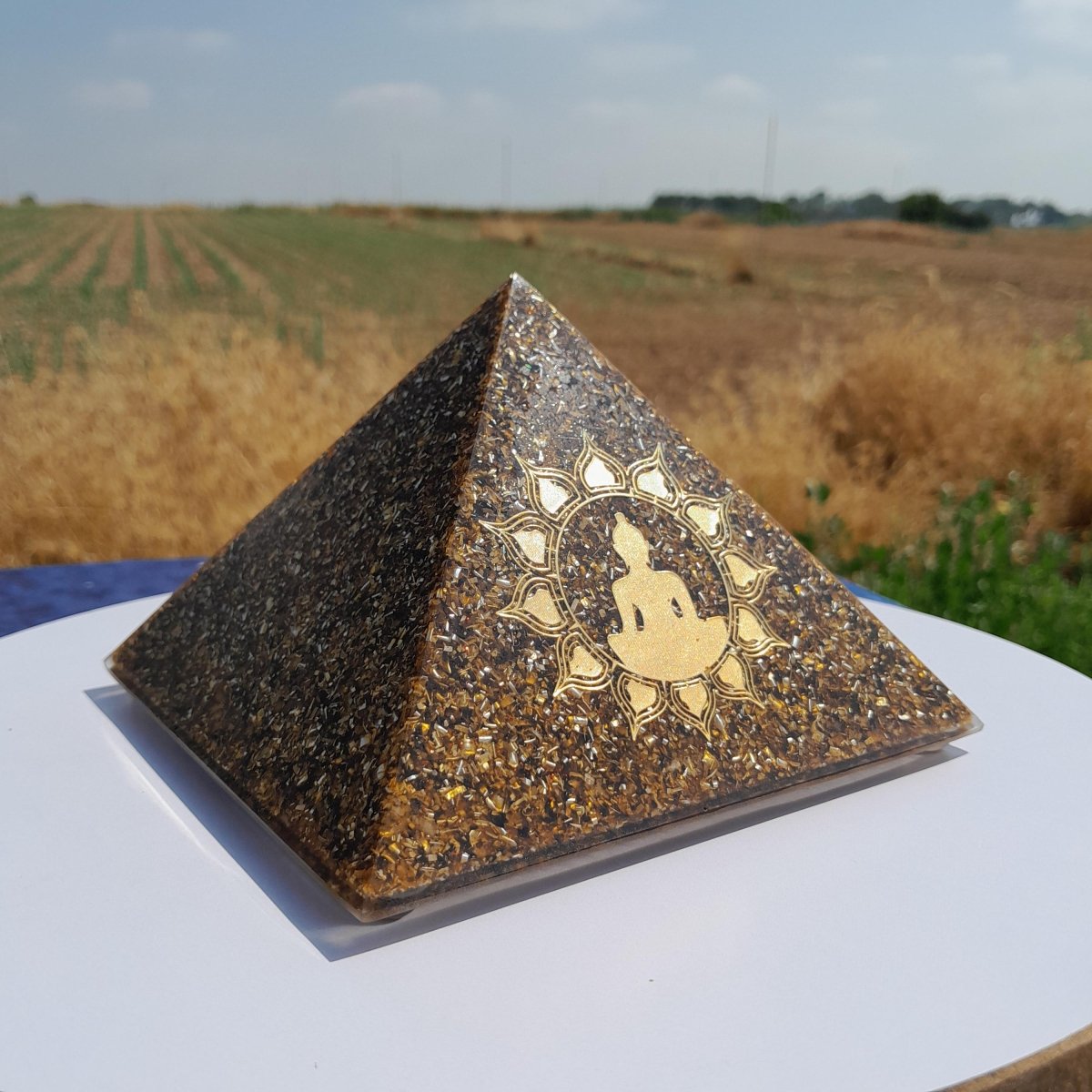 Piramide Orgonita Buda con Flor de Loto Marrón - 140mm Base - Mundo Orgon