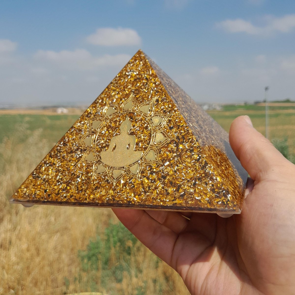 Piramide Orgonita Buda con Flor de Loto Marrón - 140mm Base - Mundo Orgon