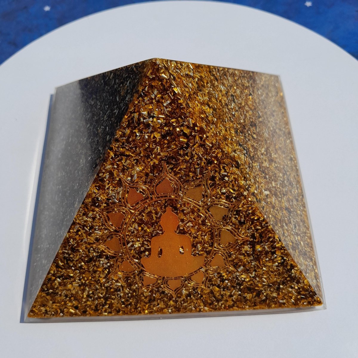 Piramide Orgonita Buda con Flor de Loto Marrón - 140mm Base - Mundo Orgon