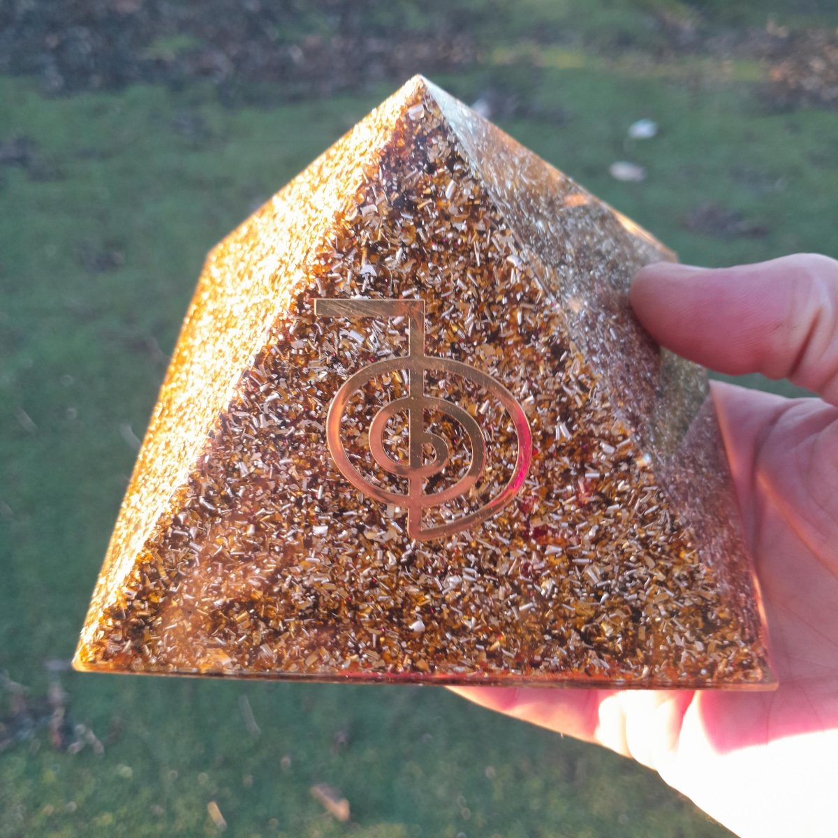 Pirámide Orgonita Cho Ku Rei Marrón 120mm - Mundo Orgon