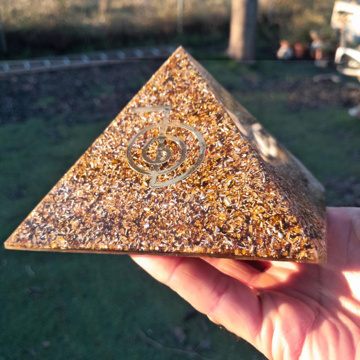 Pirámide Orgonita Cho Ku Rei Marrón 120mm - Mundo Orgon