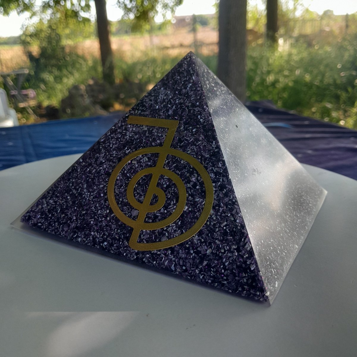 Piramide Orgonita Cho Ku Rei Violeta - 140mm Base - Mundo Orgon LTD