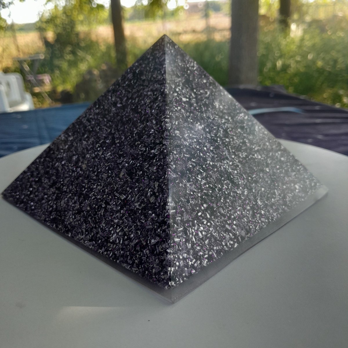 Piramide Orgonita Cho Ku Rei Violeta - 140mm Base - Mundo Orgon LTD